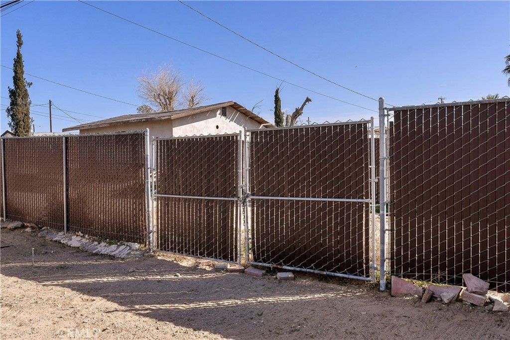 Image 24 of property listing at 25623 Anderson Avenue, Barstow, CA 92311