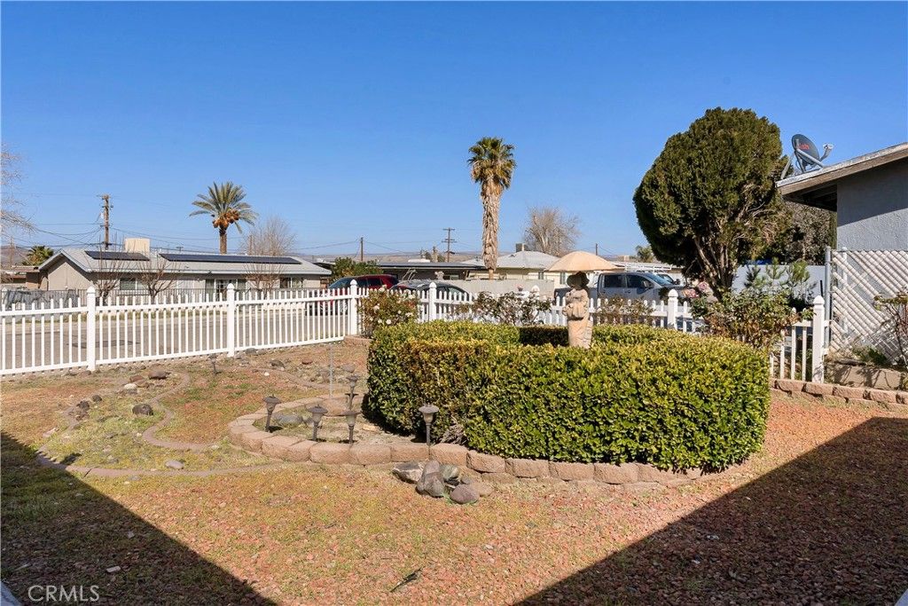 Image 3 of property listing at 25623 Anderson Avenue, Barstow, CA 92311