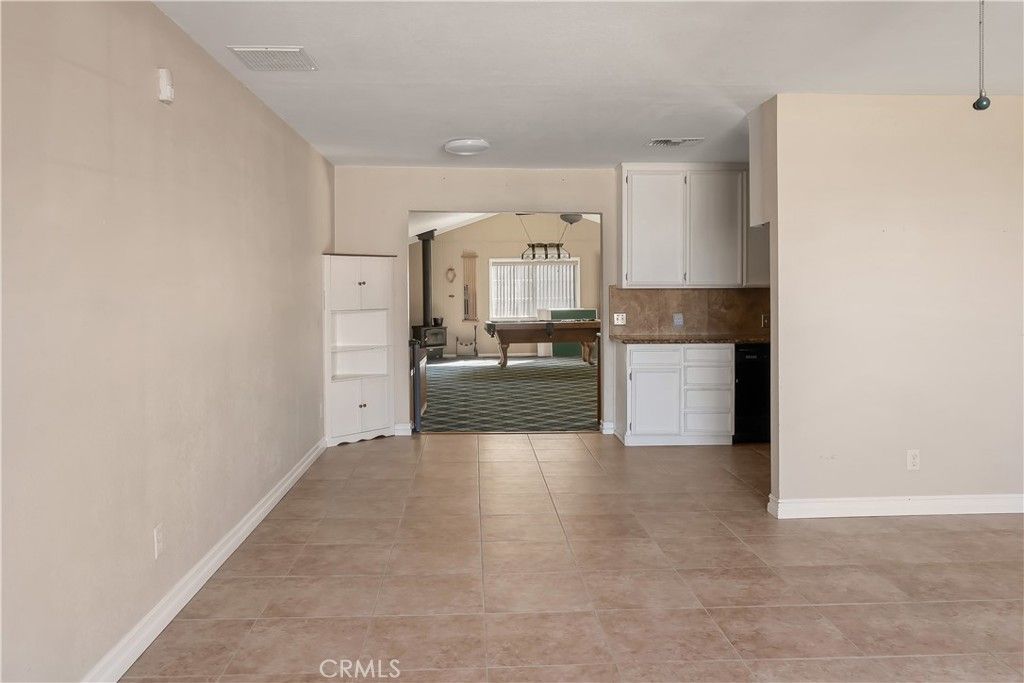 Image 5 of property listing at 25623 Anderson Avenue, Barstow, CA 92311