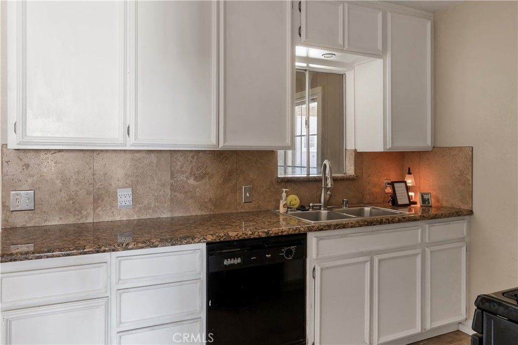 Image 7 of property listing at 25623 Anderson Avenue, Barstow, CA 92311