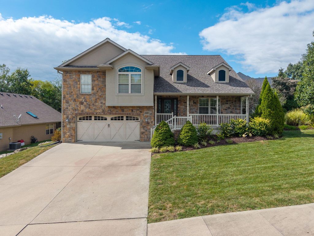 1609 ANDRETTI CIR, Columbia, MO 65201