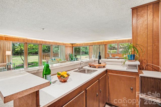 4316 Bellwood Lane, Charlotte, NC 28270