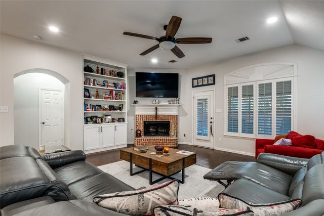 671 Danielle Court, Rockwall, TX 75087