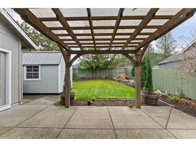351 ASHWOOD St, Sutherlin, OR 97479