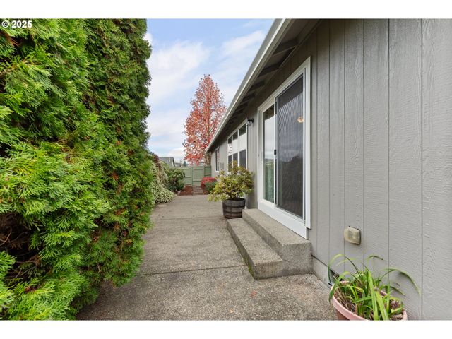 351 ASHWOOD St, Sutherlin, OR 97479