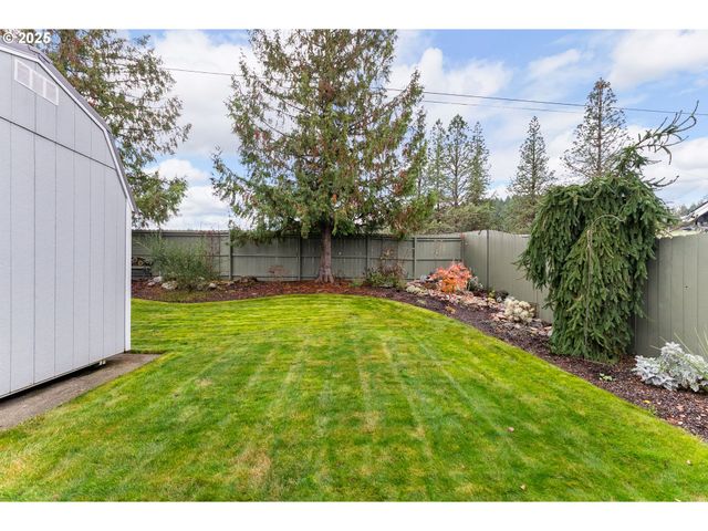 351 ASHWOOD St, Sutherlin, OR 97479