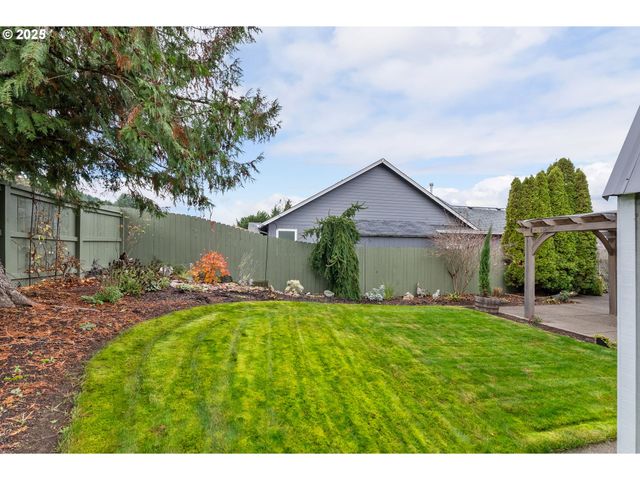351 ASHWOOD St, Sutherlin, OR 97479