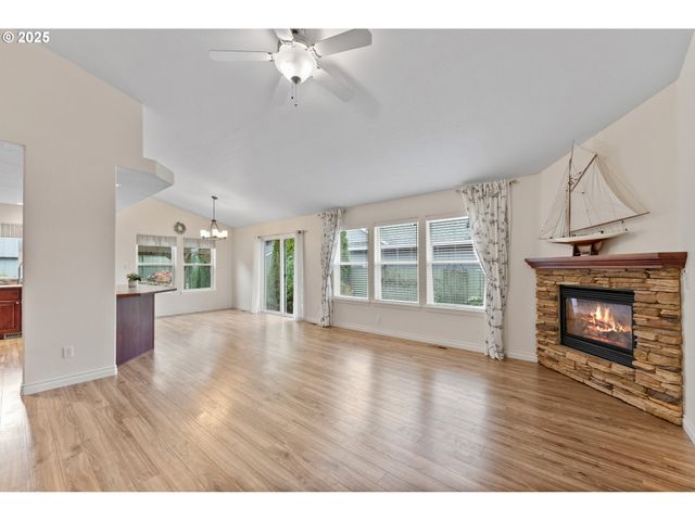 351 ASHWOOD St, Sutherlin, OR 97479