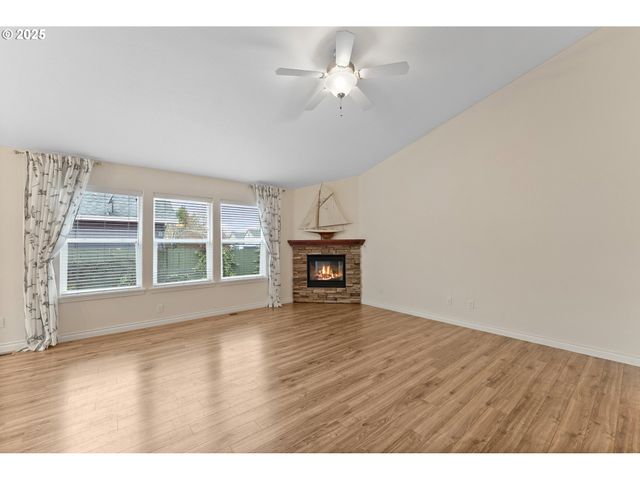 351 ASHWOOD St, Sutherlin, OR 97479