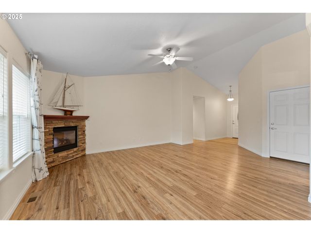 351 ASHWOOD St, Sutherlin, OR 97479