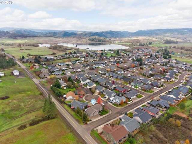 351 ASHWOOD St, Sutherlin, OR 97479