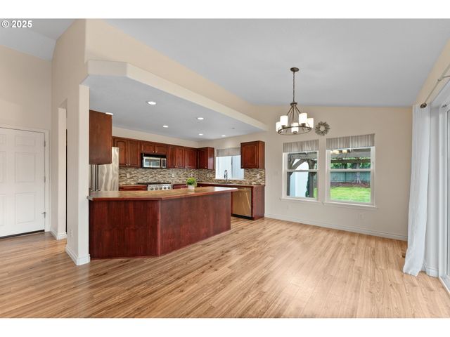 351 ASHWOOD St, Sutherlin, OR 97479