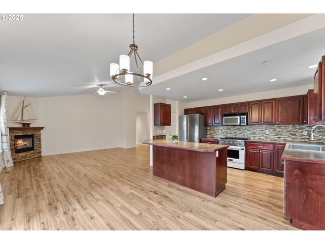 351 ASHWOOD St, Sutherlin, OR 97479