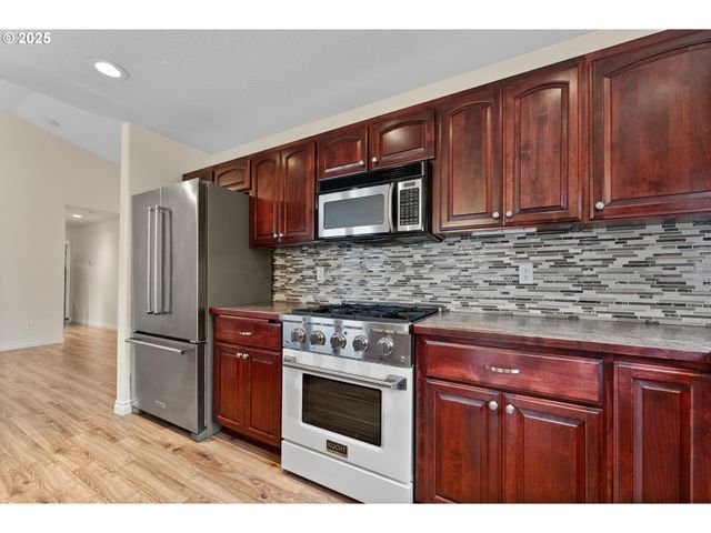 351 ASHWOOD St, Sutherlin, OR 97479