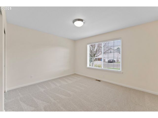 351 ASHWOOD St, Sutherlin, OR 97479