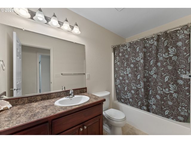 351 ASHWOOD St, Sutherlin, OR 97479