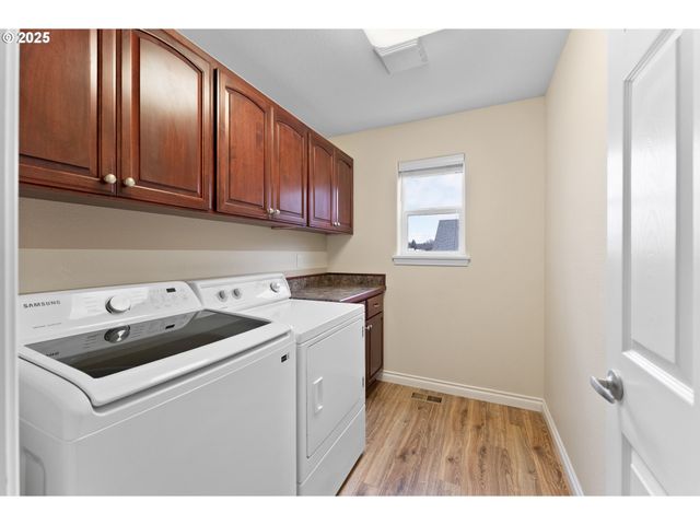 351 ASHWOOD St, Sutherlin, OR 97479