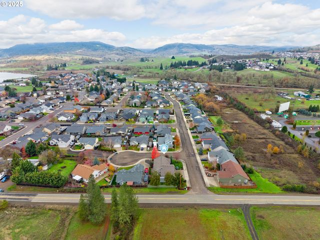 351 ASHWOOD St, Sutherlin, OR 97479