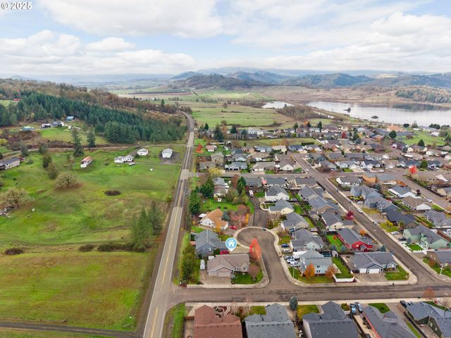 351 ASHWOOD St, Sutherlin, OR 97479