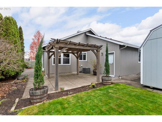 351 ASHWOOD St, Sutherlin, OR 97479