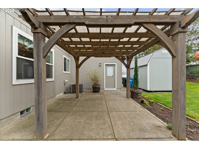 351 ASHWOOD St, Sutherlin, OR 97479