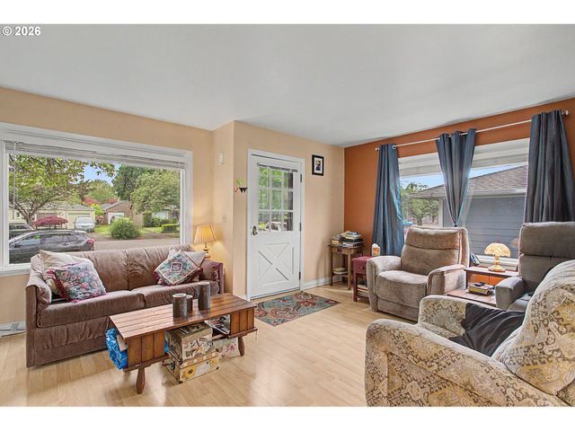 1420 9TH Ave, Longview, WA 98632