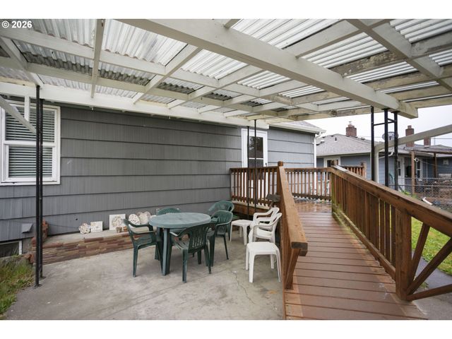1420 9TH Ave, Longview, WA 98632