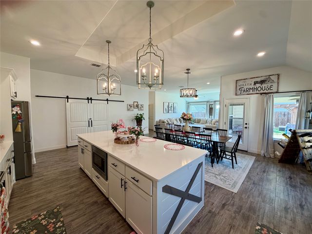 916 Rodgers Avenue, Godley, TX 76044