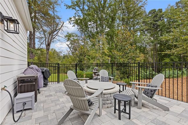134 Kingwood Drive, Woodstock, GA 30188