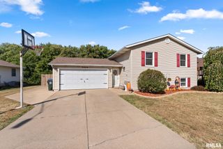 5406 HILLANDALE Road, Davenport, IA 52806