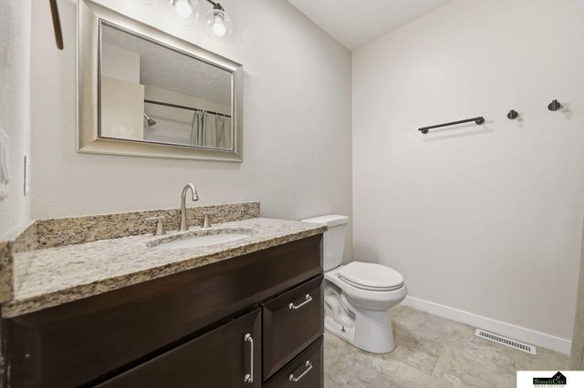 3200 NW 1 Street, Lincoln, NE 68521