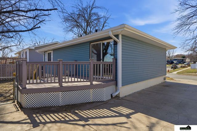 3200 NW 1 Street, Lincoln, NE 68521