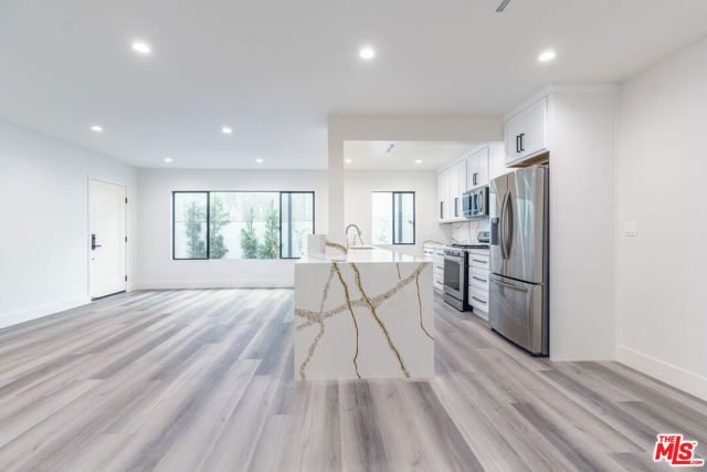 1262 N Sweetzer Avenue 105, West Hollywood, CA 90069