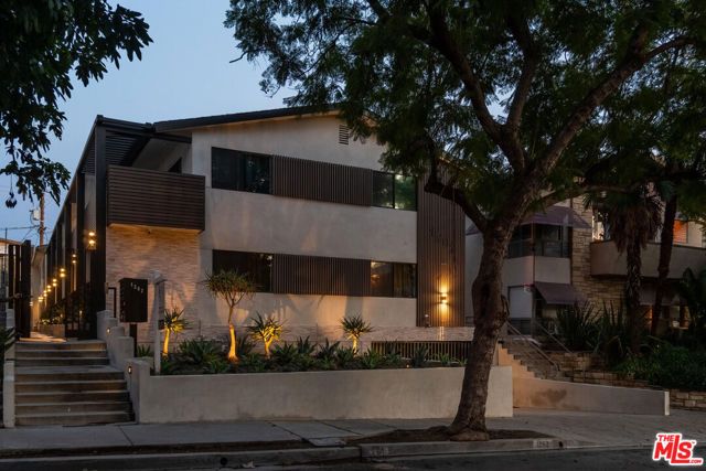 1262 N Sweetzer Avenue 105, West Hollywood, CA 90069