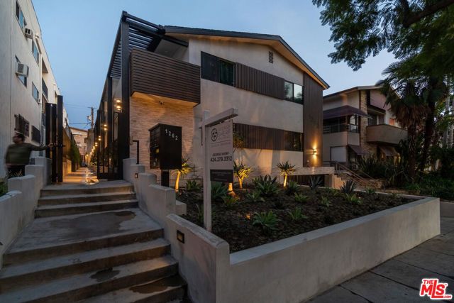 1262 N Sweetzer Avenue 105, West Hollywood, CA 90069