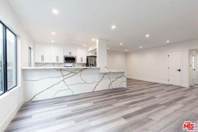 1262 N Sweetzer Avenue 105, West Hollywood, CA 90069