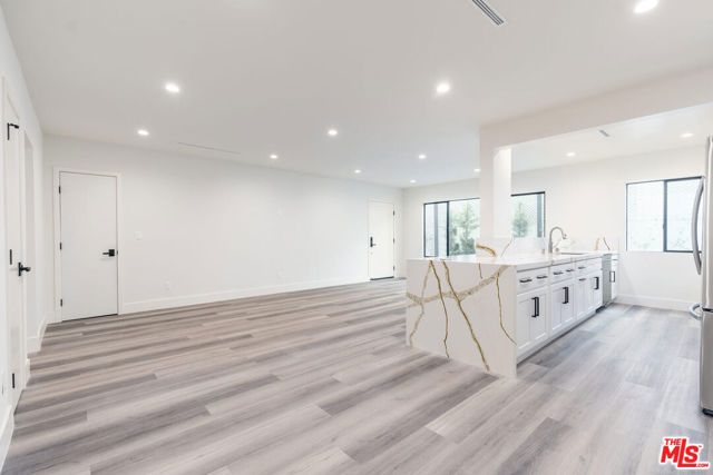 1262 N Sweetzer Avenue 105, West Hollywood, CA 90069