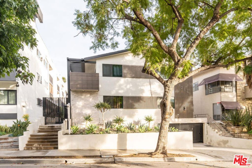 1262 N Sweetzer Avenue 105, West Hollywood, CA 90069