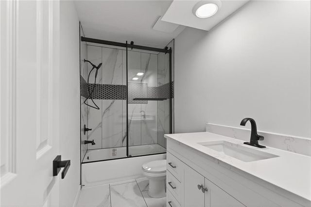 8528 N Virginia Avenue, Kansas City, MO 64155