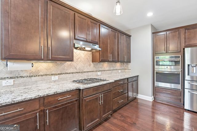 611 La Perla Drive, Buford, GA 30518