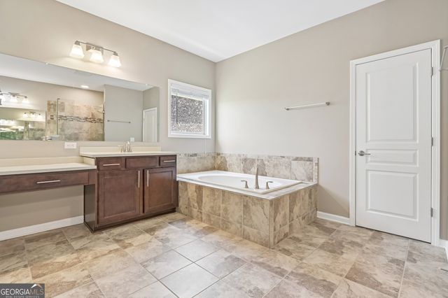 611 La Perla Drive, Buford, GA 30518