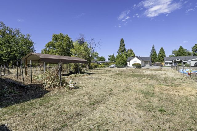 121 Elk Street, Medford, OR 97501