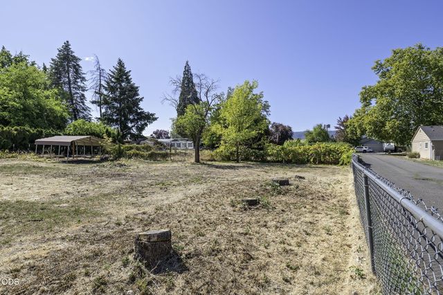 121 Elk Street, Medford, OR 97501