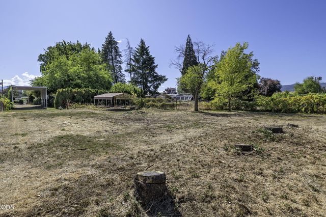 121 Elk Street, Medford, OR 97501