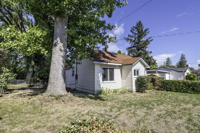 121 Elk Street, Medford, OR 97501