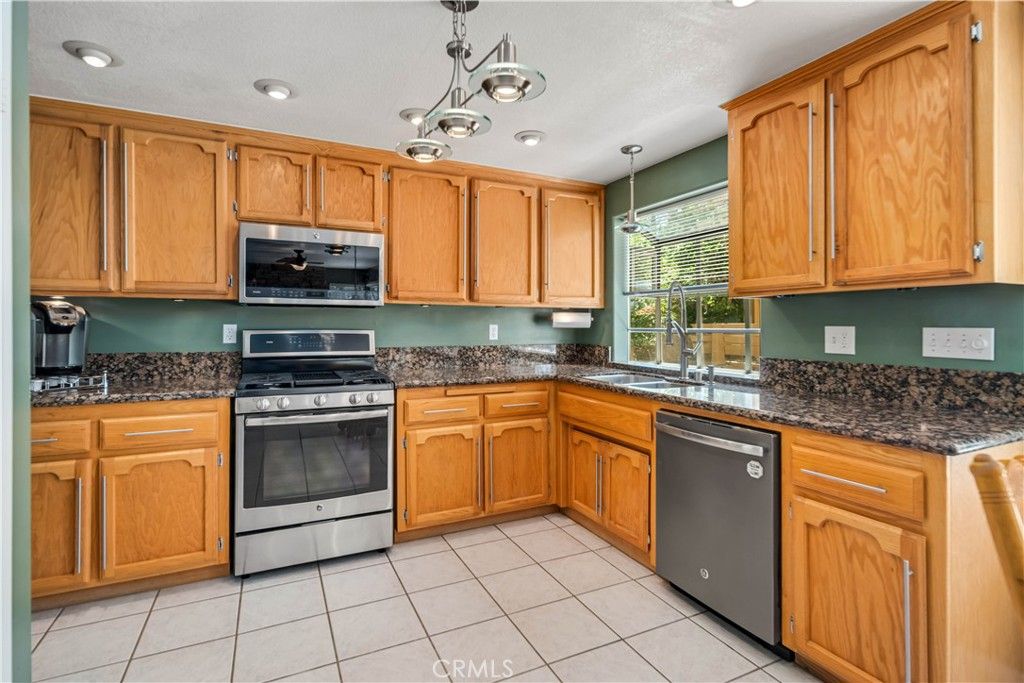 Image 14 of property listing at 4040 Stetson, Rosamond, CA 93560