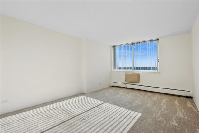 40 N Tower Road 8F, Oak Brook, IL 60523