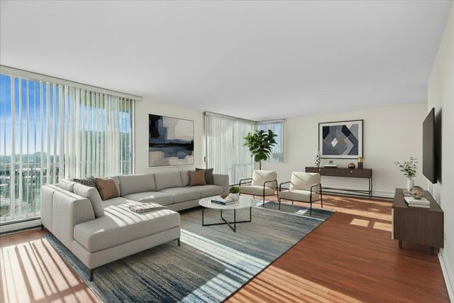 40 N Tower Road 8F, Oak Brook, IL 60523