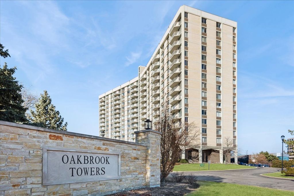 40 N Tower Road 8F, Oak Brook, IL 60523