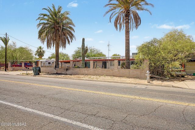 1801 N Rosemont Boulevard, Tucson, AZ 85712